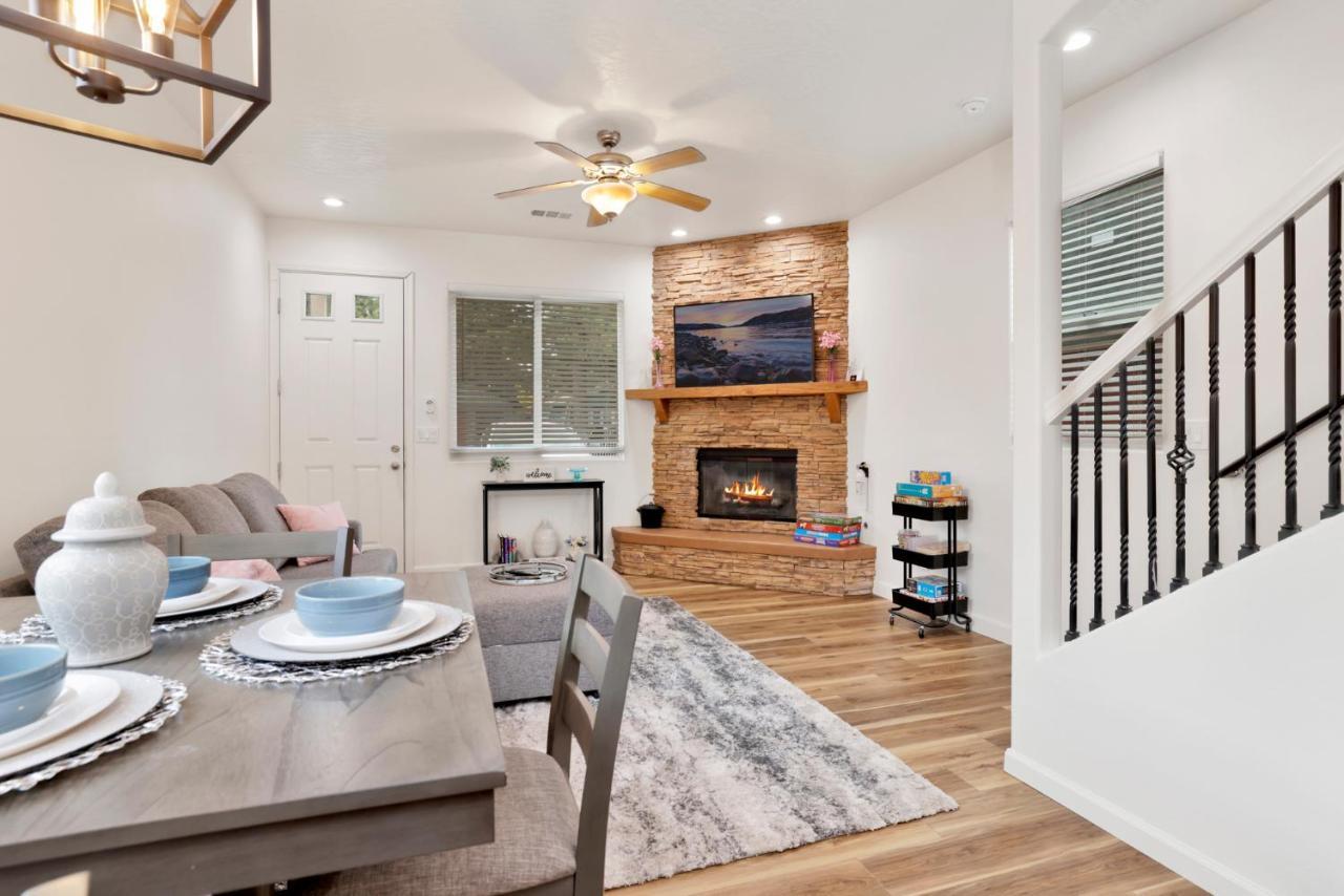 Fairway Wings Chalet Relaxing Modern Airport Cottage Big Bear City Exterior photo