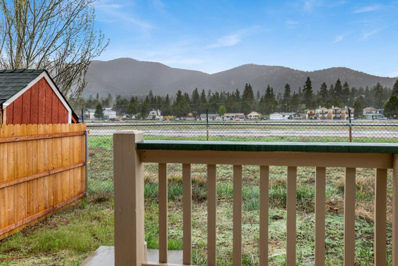 Fairway Wings Chalet Relaxing Modern Airport Cottage Big Bear City Exterior photo